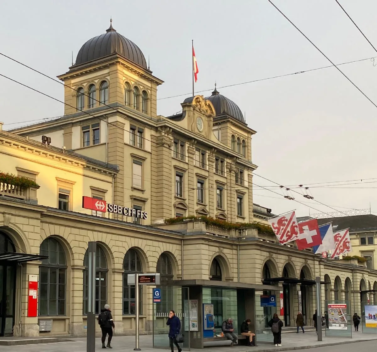 Anflug – Fassade Bahnhof Winterthur